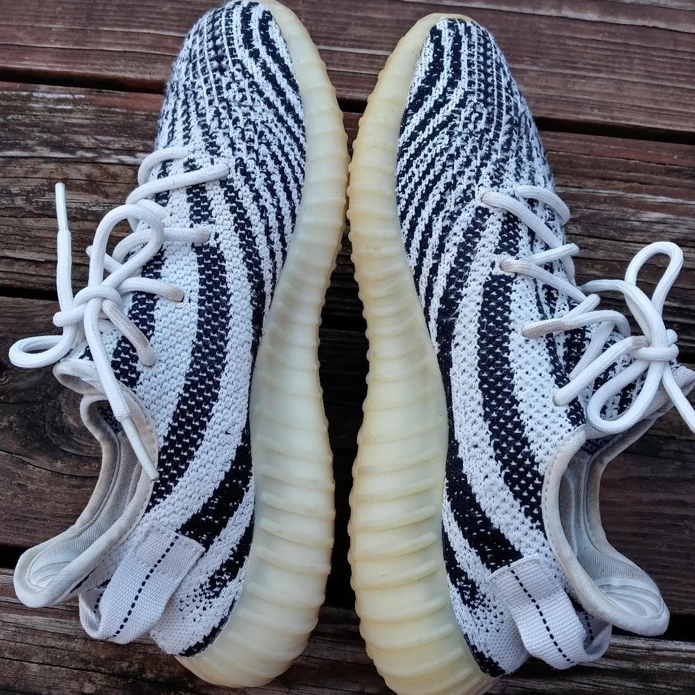 Adidas Yeezy Boost 350 V2 Zebra men's SIZE 11 CP9654 100% AUTHENTIC. 249pem